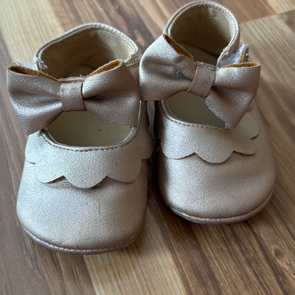Toddler girl size 5 baby slippers shoes rose gold walker